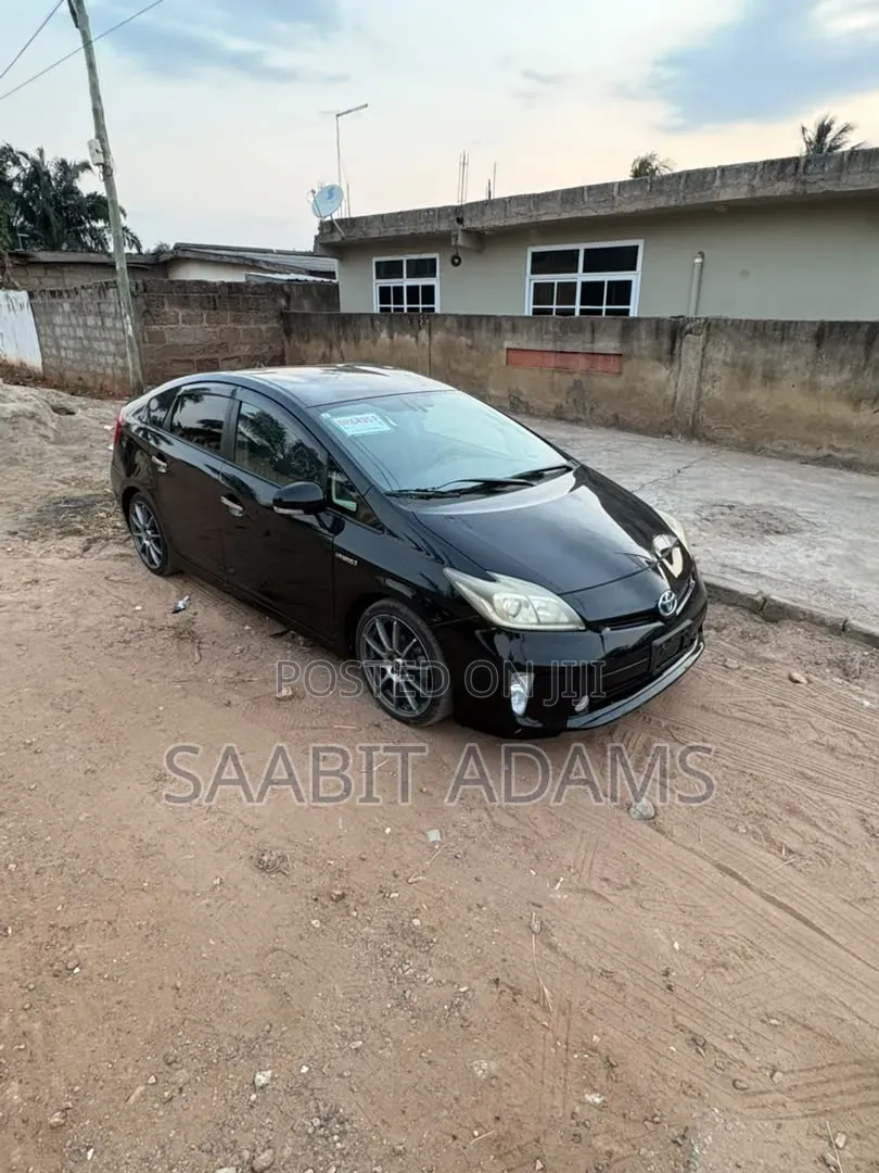Toyota Prius Five 4dr Hatchback (1.8L 4cyl gas/electric hybrid CVT)