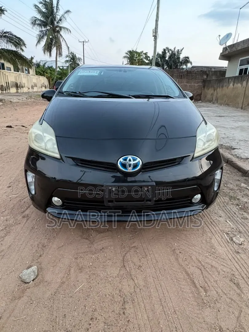 Toyota Prius Five 4dr Hatchback (1.8L 4cyl gas/electric hybrid CVT)