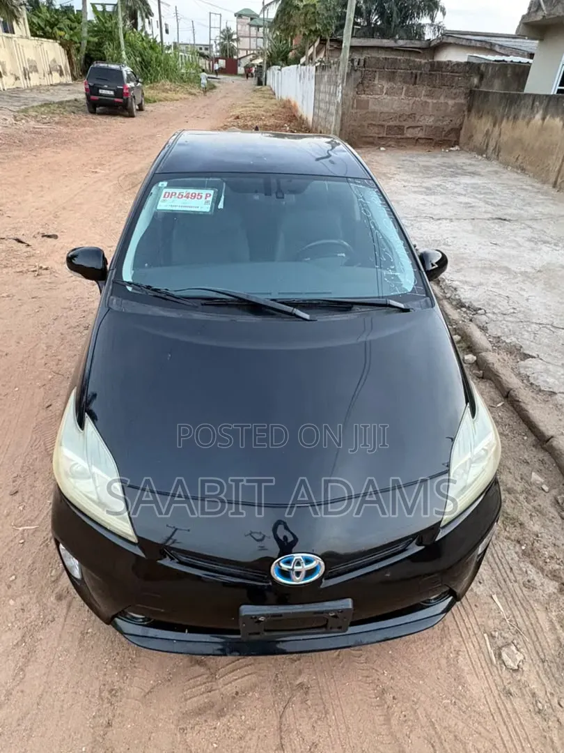 Toyota Prius Five 4dr Hatchback (1.8L 4cyl gas/electric hybrid CVT)