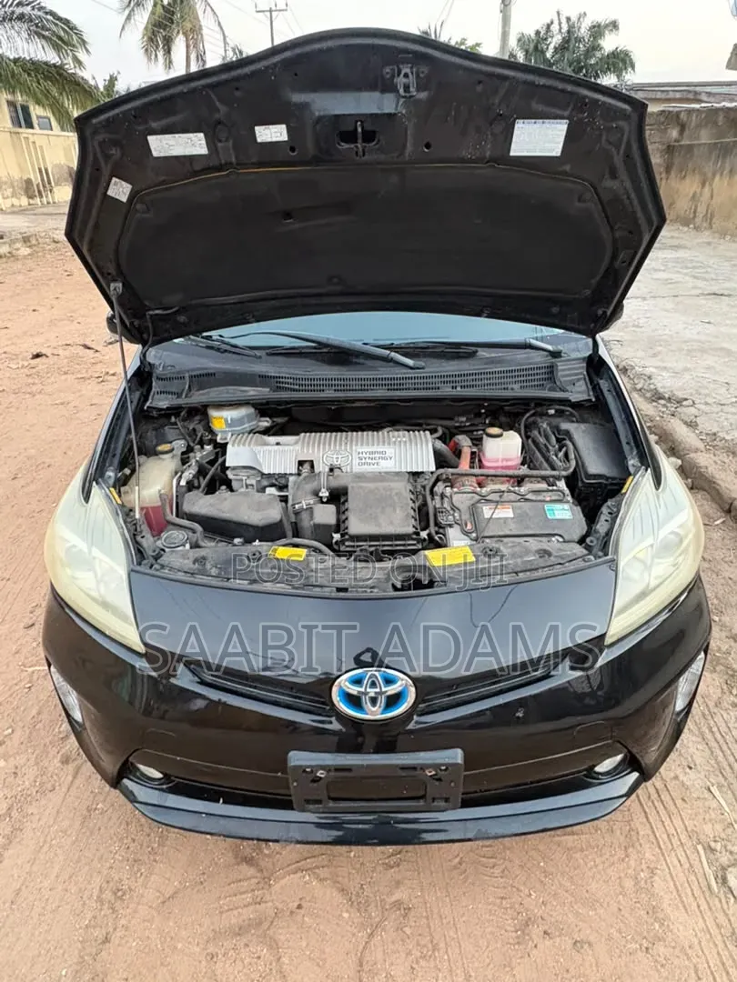 Toyota Prius Five 4dr Hatchback (1.8L 4cyl gas/electric hybrid CVT)