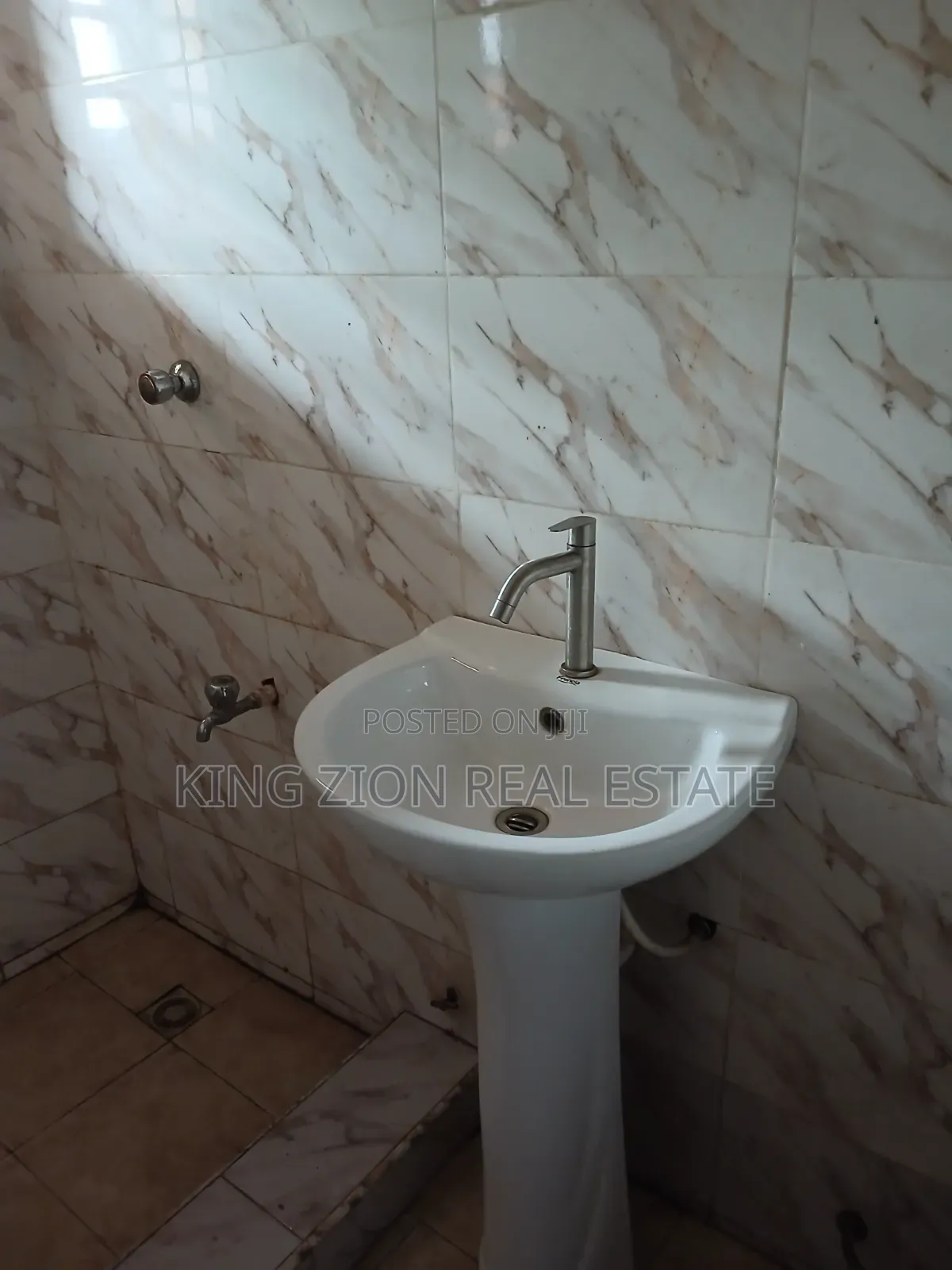 2bdrm Apartment in Kingzion Real, Pentecost for rent