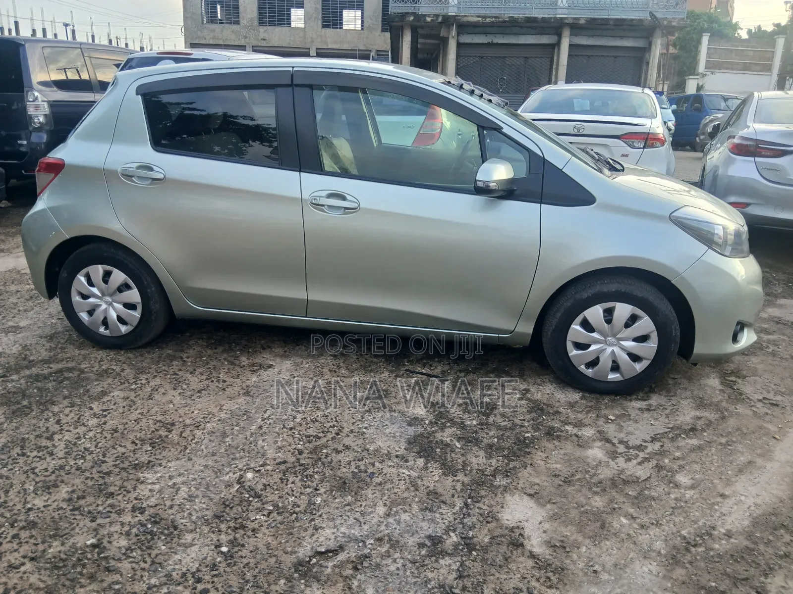 Toyota Vitz 1.0 FWD 5dr 2013 Gray