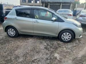 Toyota Vitz 1.0 FWD 5dr 2013 Gray