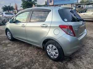 Toyota Vitz 1.0 FWD 5dr 2013 Gray