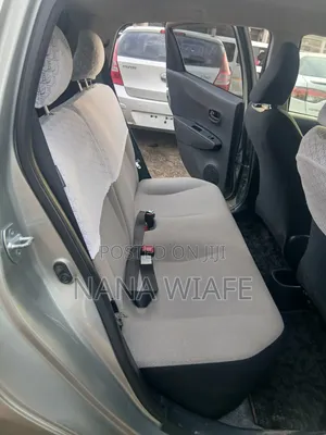 Toyota Vitz 1.0 FWD 5dr 2013 Gray