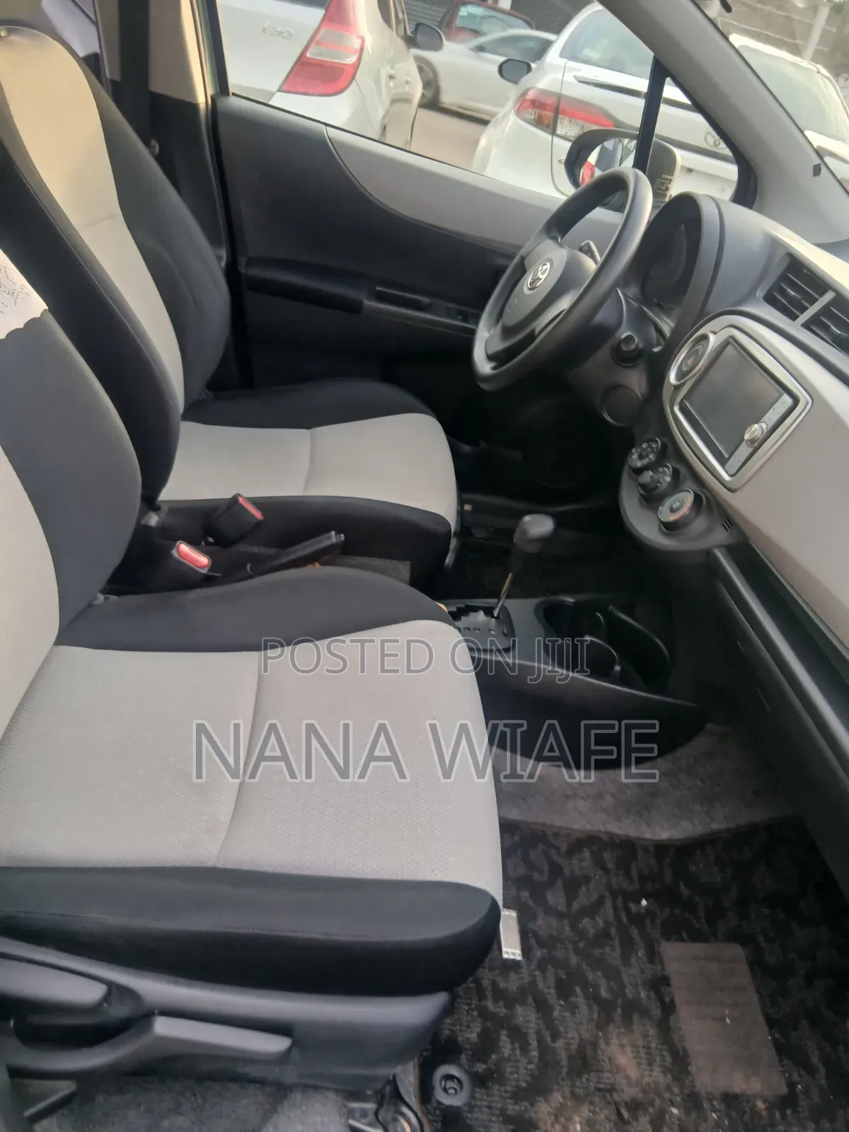 Toyota Vitz 1.0 FWD 5dr 2013 Gray