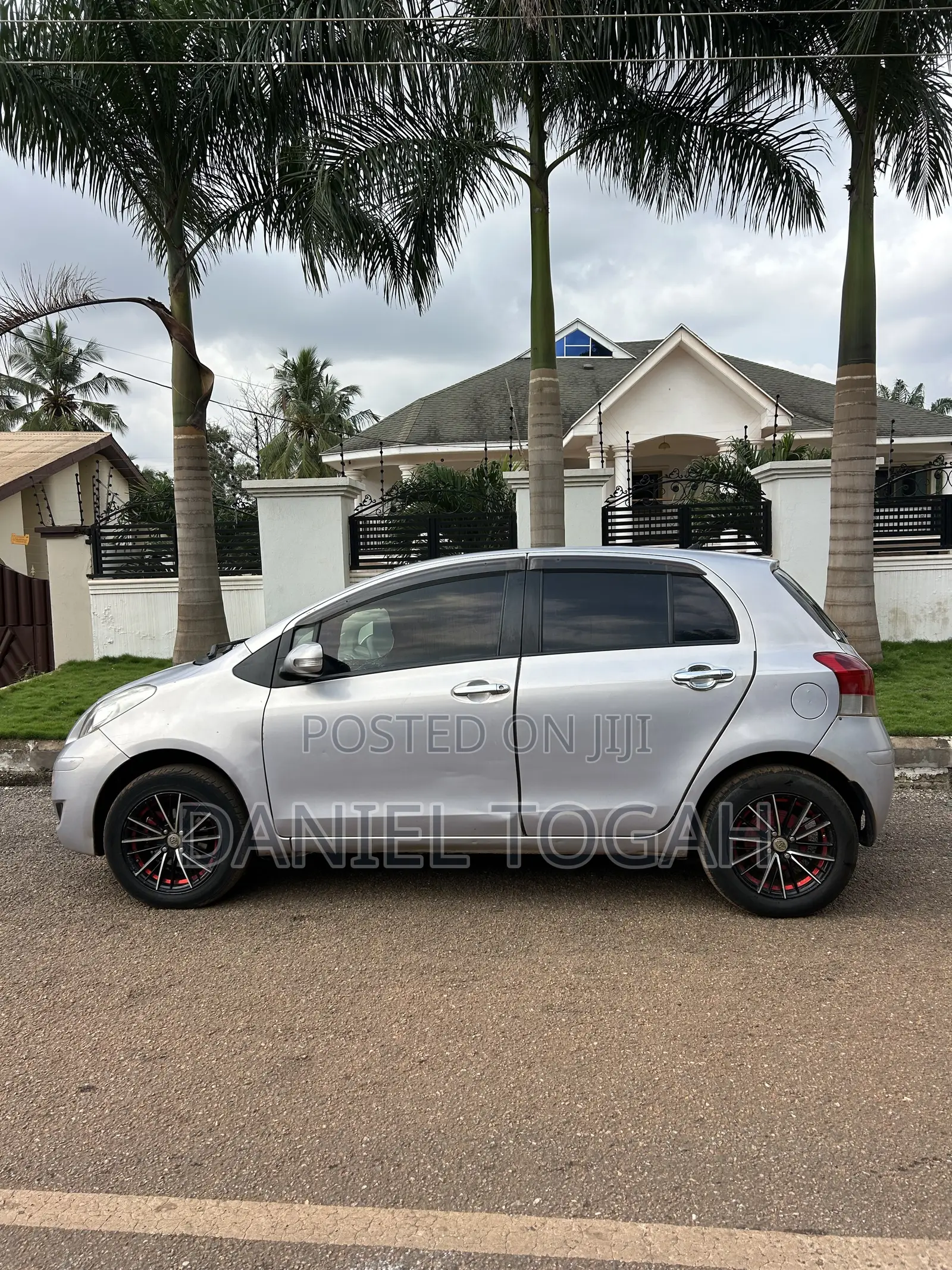 Toyota Vitz 1.3 AWD 3dr 2010 Silver