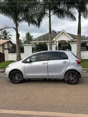Toyota Vitz 1.3 AWD 3dr 2010 Silver