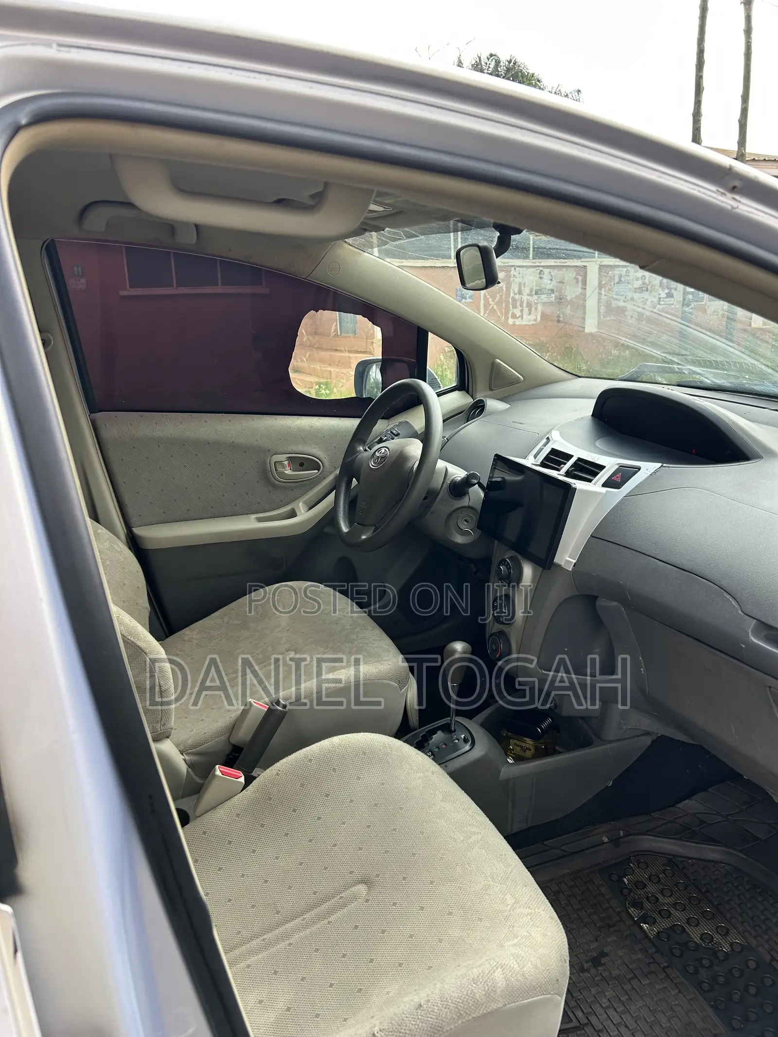 Toyota Vitz 1.3 AWD 3dr 2010 Silver
