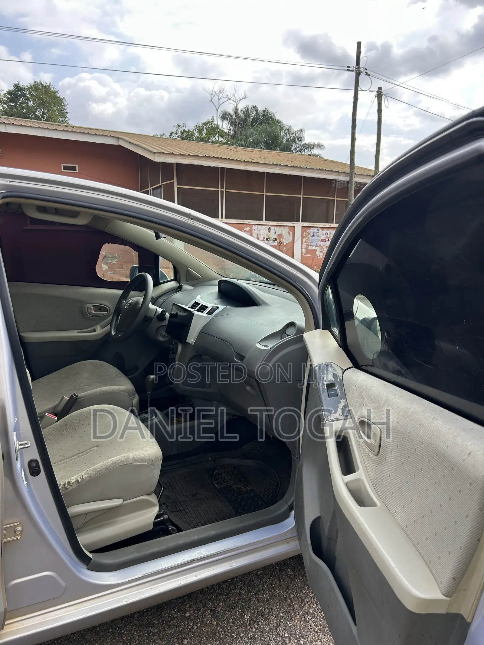 Toyota Vitz 1.3 AWD 3dr 2010 Silver