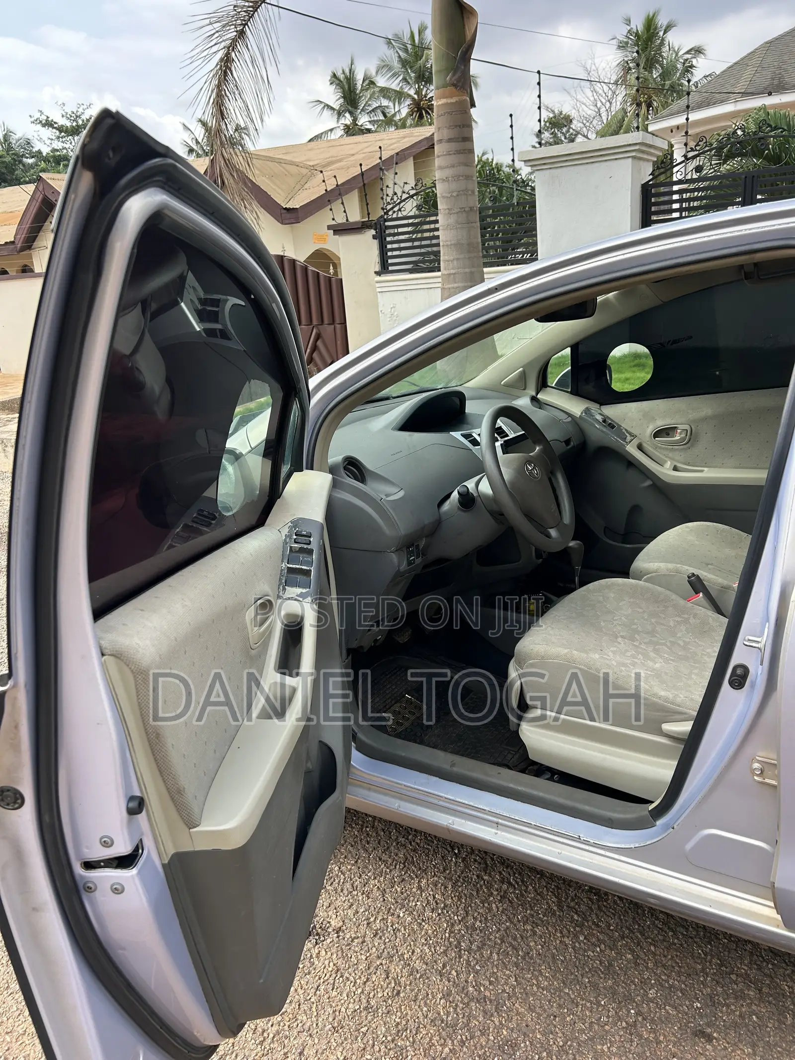 Toyota Vitz 1.3 AWD 3dr 2010 Silver