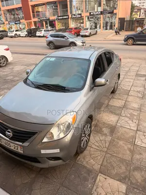 Nissan Versa 1.6 SV 2013 Gray