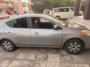 Nissan Versa 1.6 SV 2013 Gray