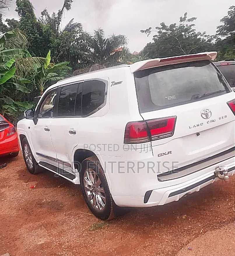 Toyota Land Cruiser 2015 White