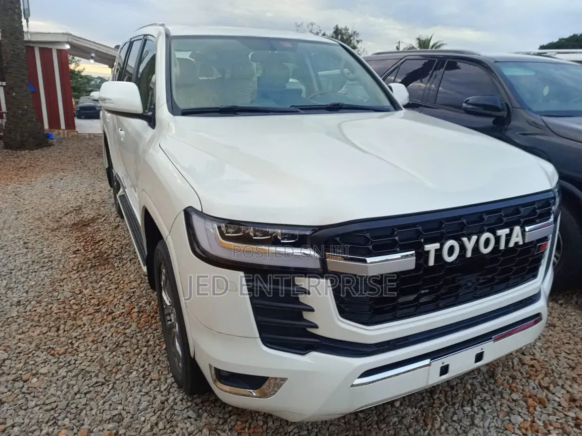Toyota Land Cruiser 2015 White