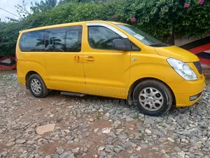 Hyundai Starex 2014 Yellow