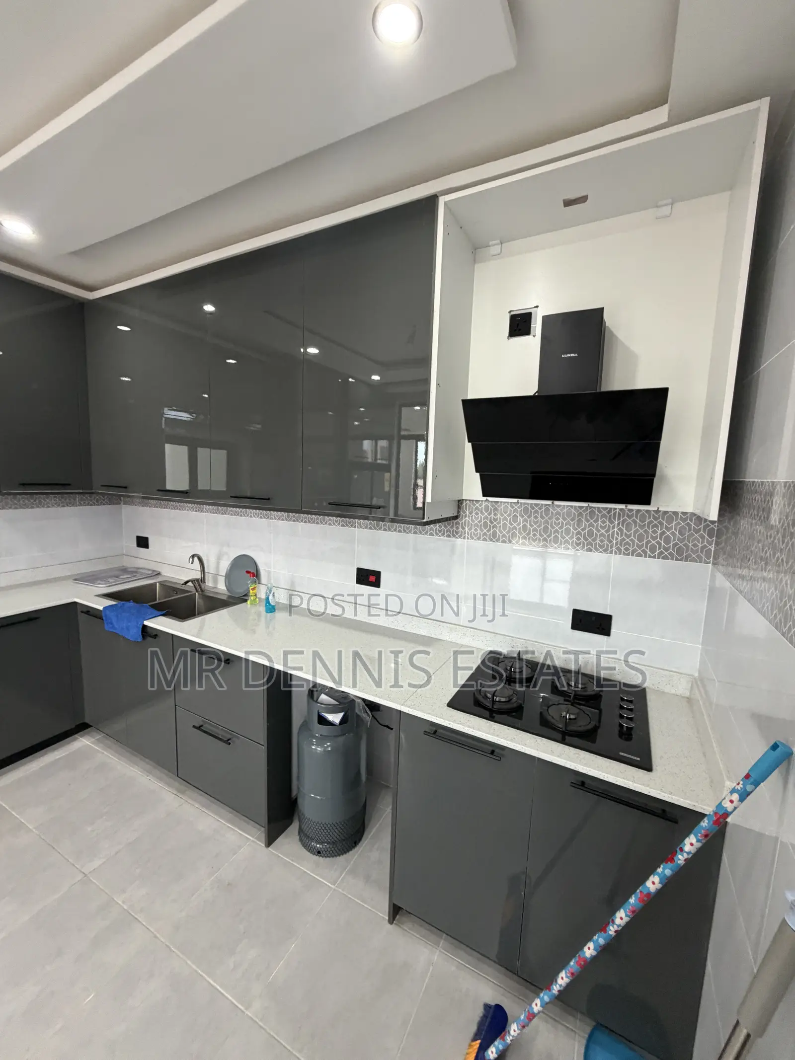 Furnished 2bdrm Apartment in East Airport, Tseaddo for sale