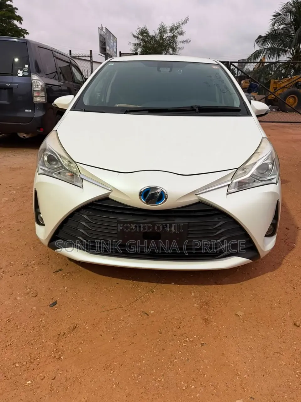 Toyota Vitz 1.3 AWD 3dr 2017 White