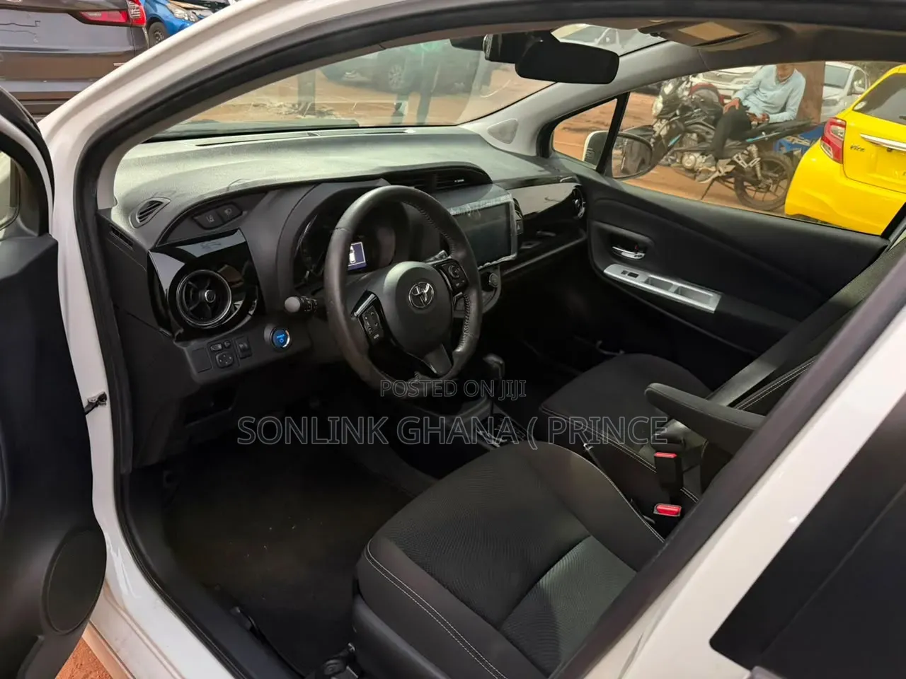 Toyota Vitz 1.3 AWD 3dr 2017 White
