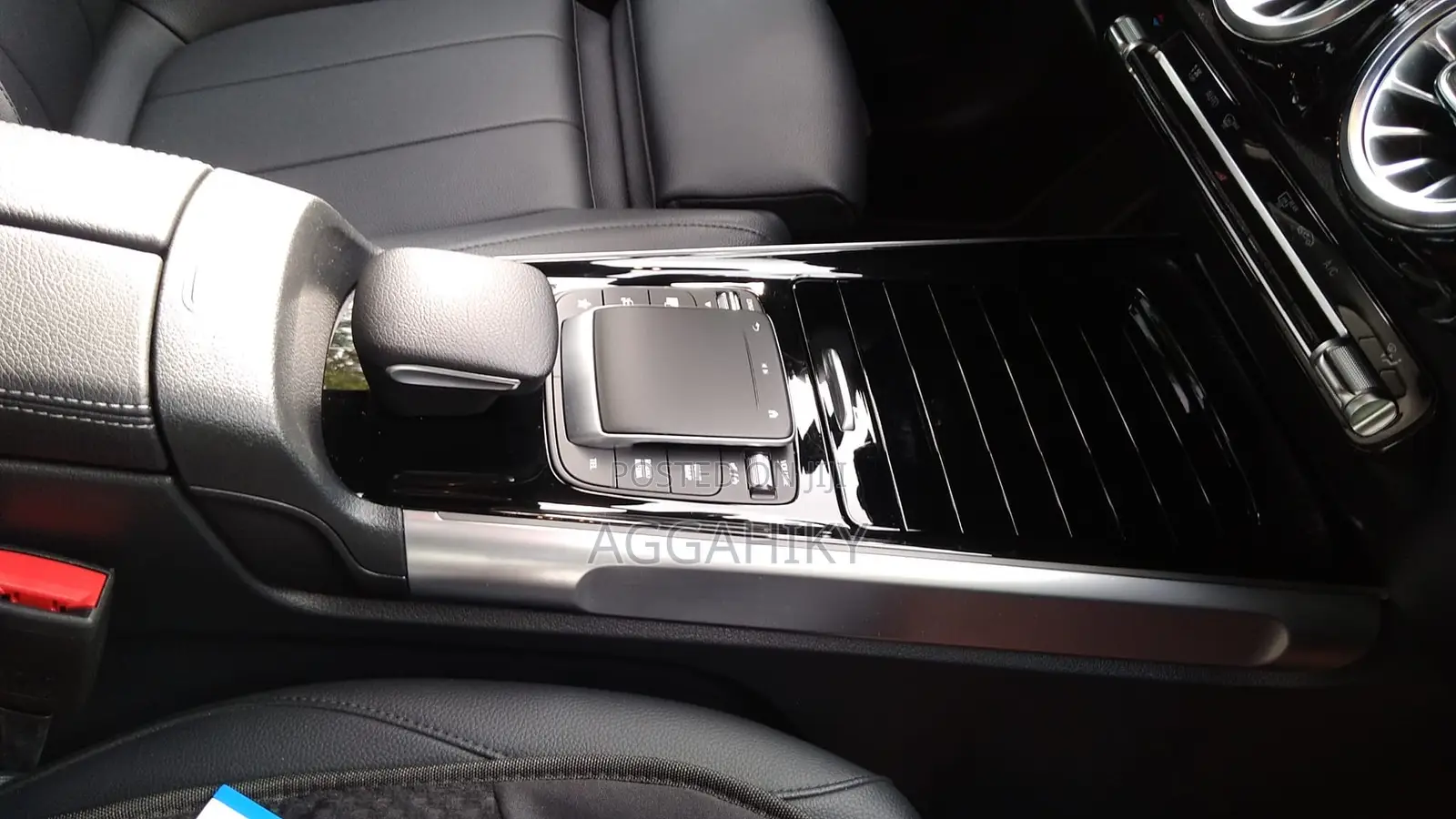 Mercedes-Benz GLB-Class 2024 Blue