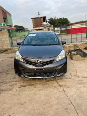 Toyota Vitz 2013 Gray