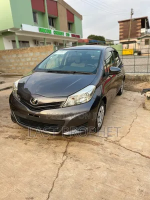 Toyota Vitz 2013 Gray