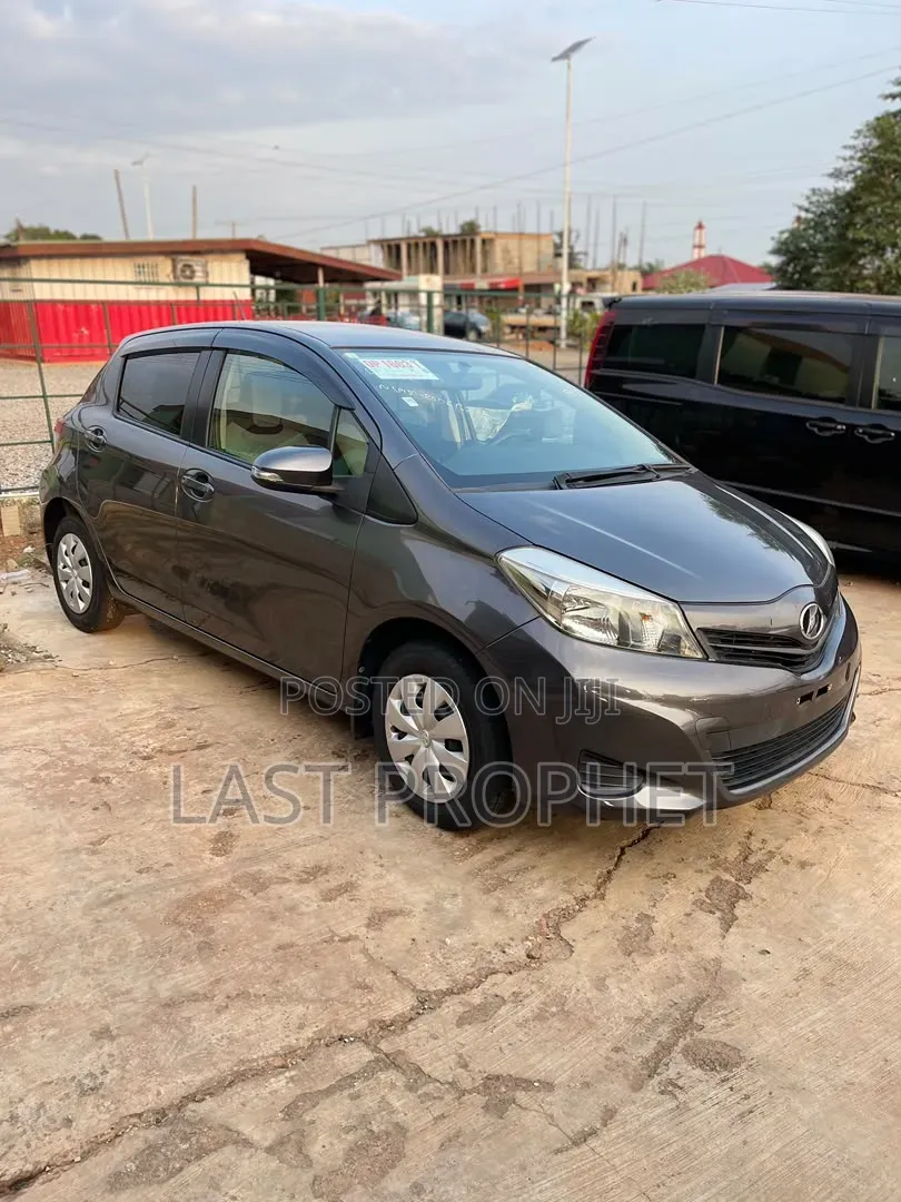 Toyota Vitz 2013 Gray