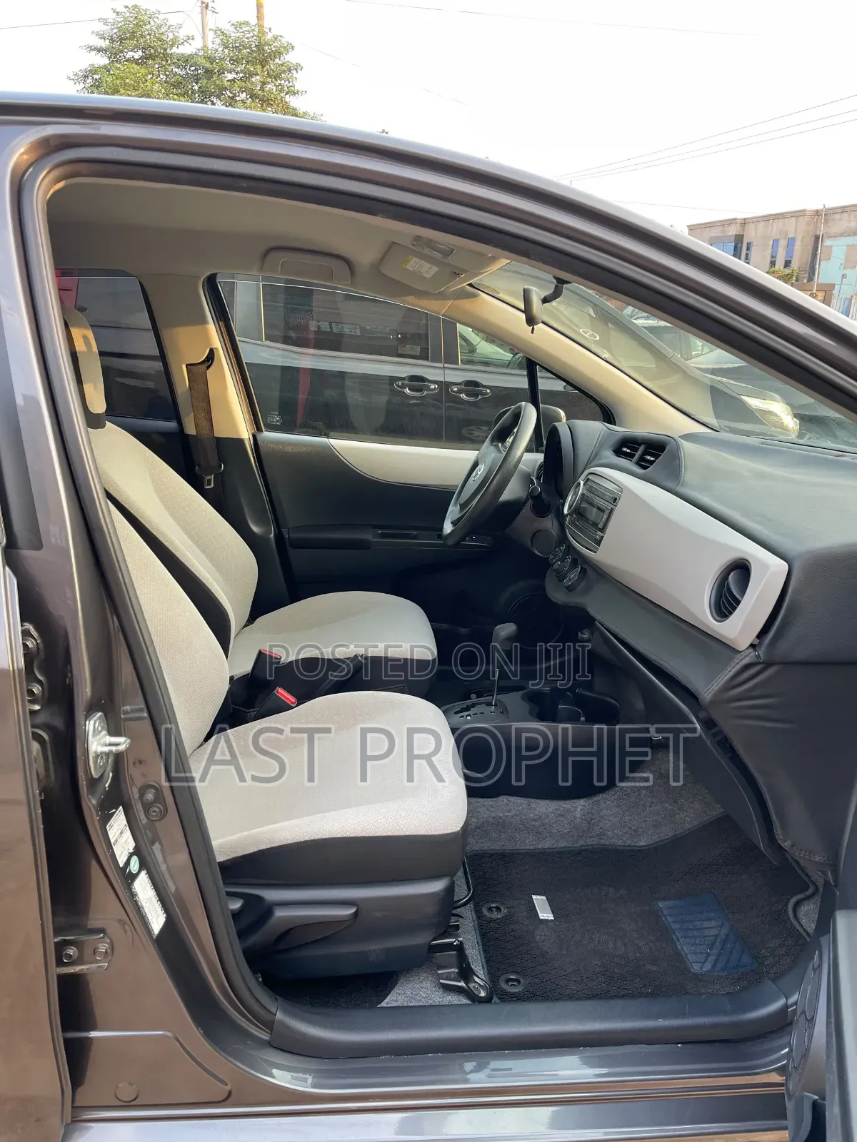 Toyota Vitz 2013 Gray
