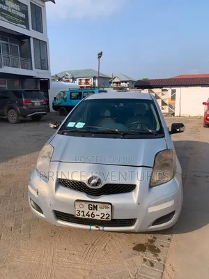 Toyota Vitz 1.0 FWD 3dr 2010 Silver