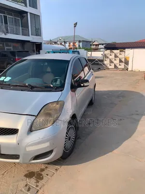 Toyota Vitz 1.0 FWD 3dr 2010 Silver