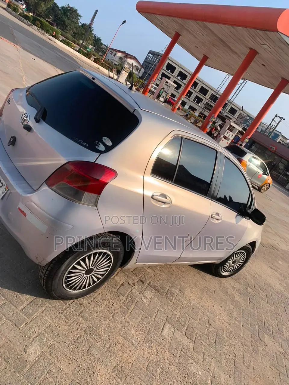 Toyota Vitz 1.0 FWD 3dr 2010 Silver