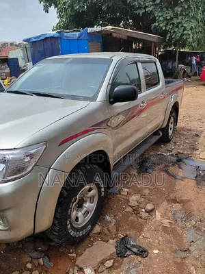 Toyota Hilux 2012 Silver