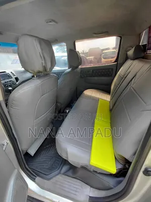 Toyota Hilux 2012 Silver