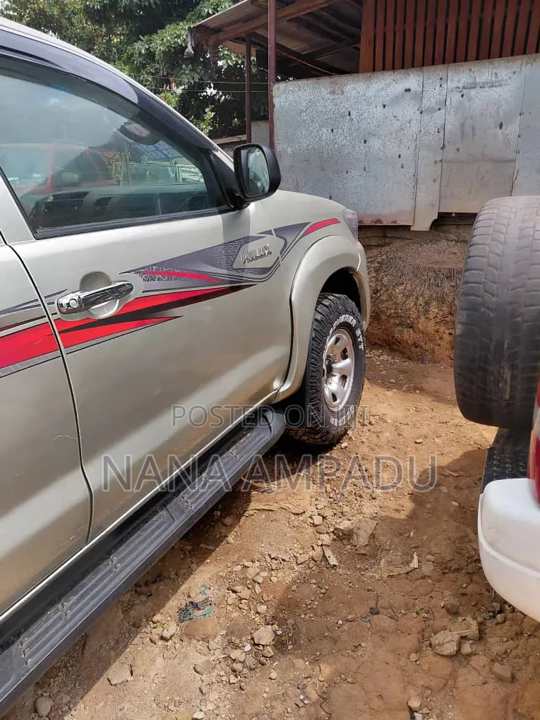 Toyota Hilux 2012 Silver