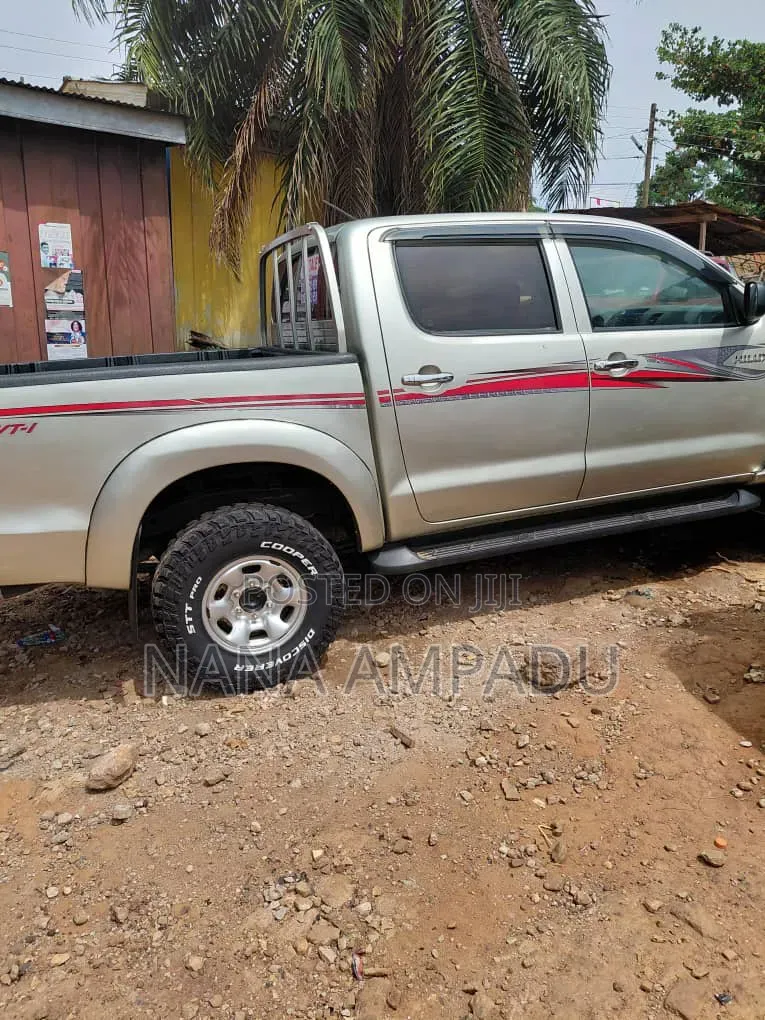 Toyota Hilux 2012 Silver