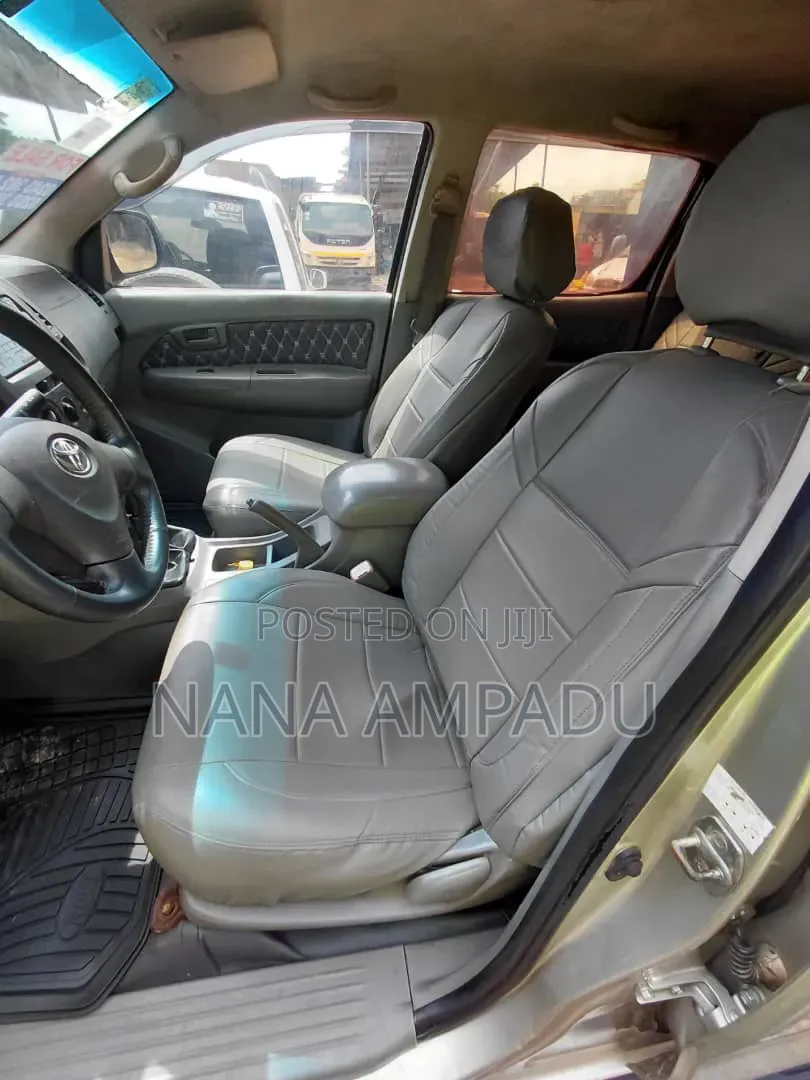 Toyota Hilux 2012 Silver