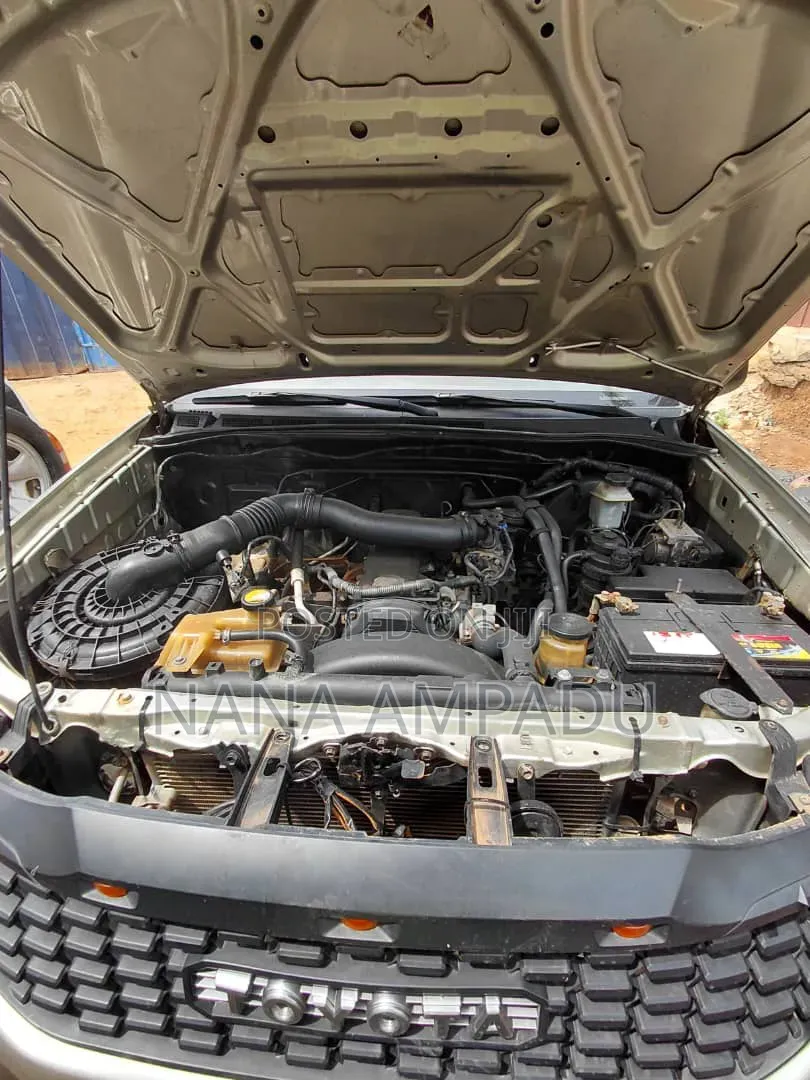 Toyota Hilux 2012 Silver