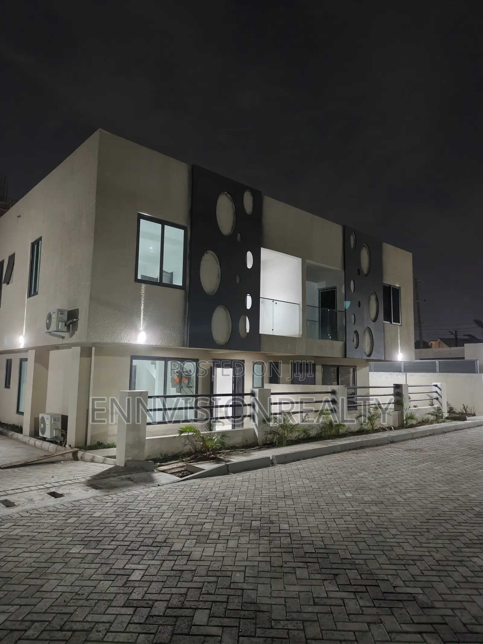 2bdrm Townhouse/Terrace in The Mall for sale