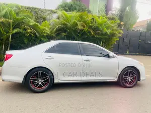 Toyota Camry LE 4dr Sedan (2.5L 4cyl 6A) 2014