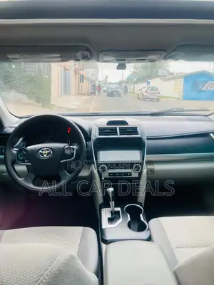 Toyota Camry LE 4dr Sedan (2.5L 4cyl 6A) 2014