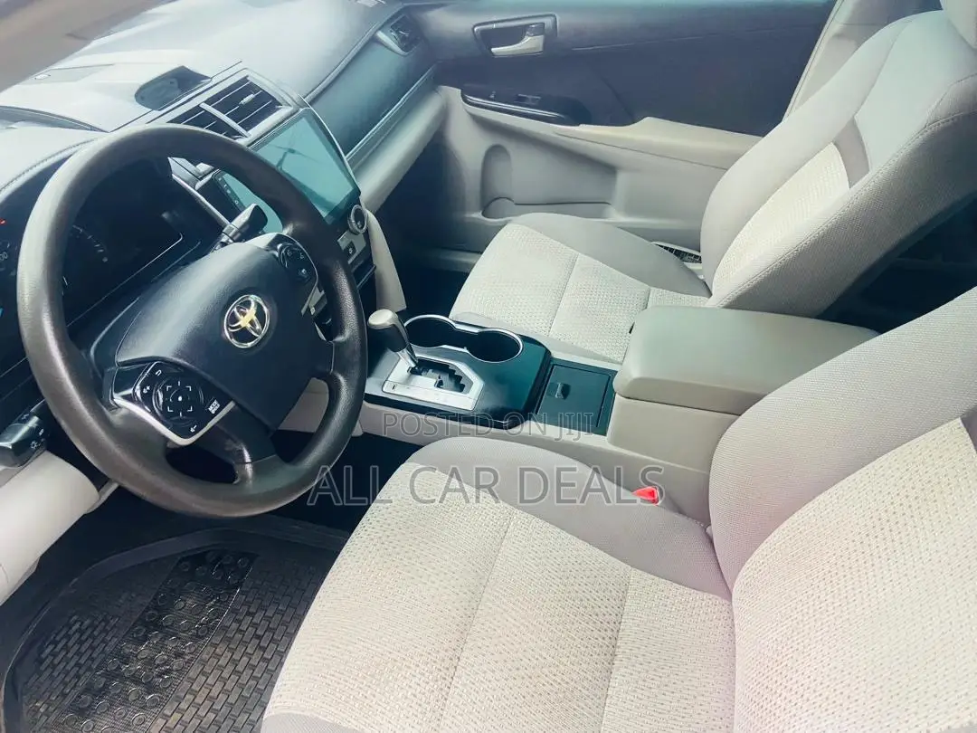 Toyota Camry LE 4dr Sedan (2.5L 4cyl 6A) 2014