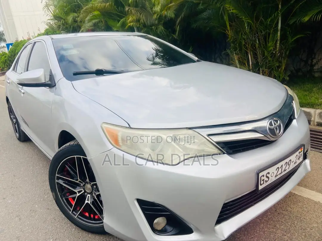 Toyota Camry LE 4dr Sedan (2.5L 4cyl 6A) 2014