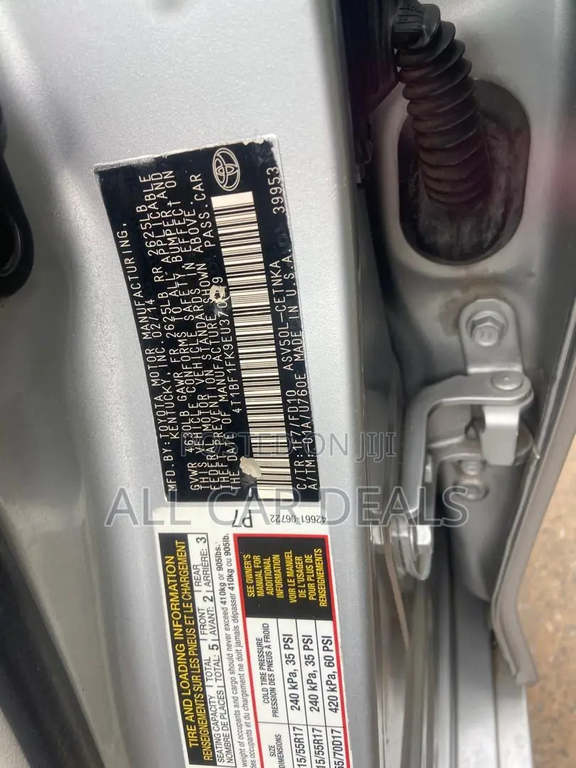 Toyota Camry LE 4dr Sedan (2.5L 4cyl 6A) 2014