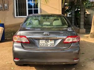 Toyota Corolla LE 4dr Sedan (1.8L 4cyl 4A) 2013 Gray