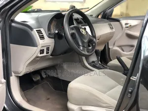 Toyota Corolla LE 4dr Sedan (1.8L 4cyl 4A) 2013 Gray