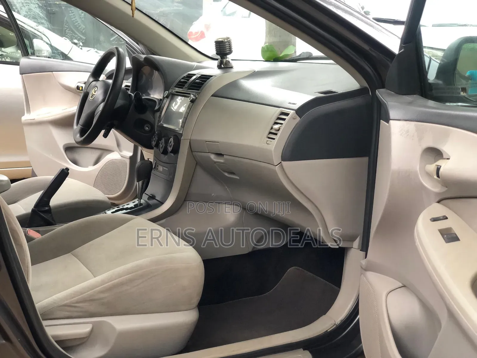 Toyota Corolla LE 4dr Sedan (1.8L 4cyl 4A) 2013 Gray