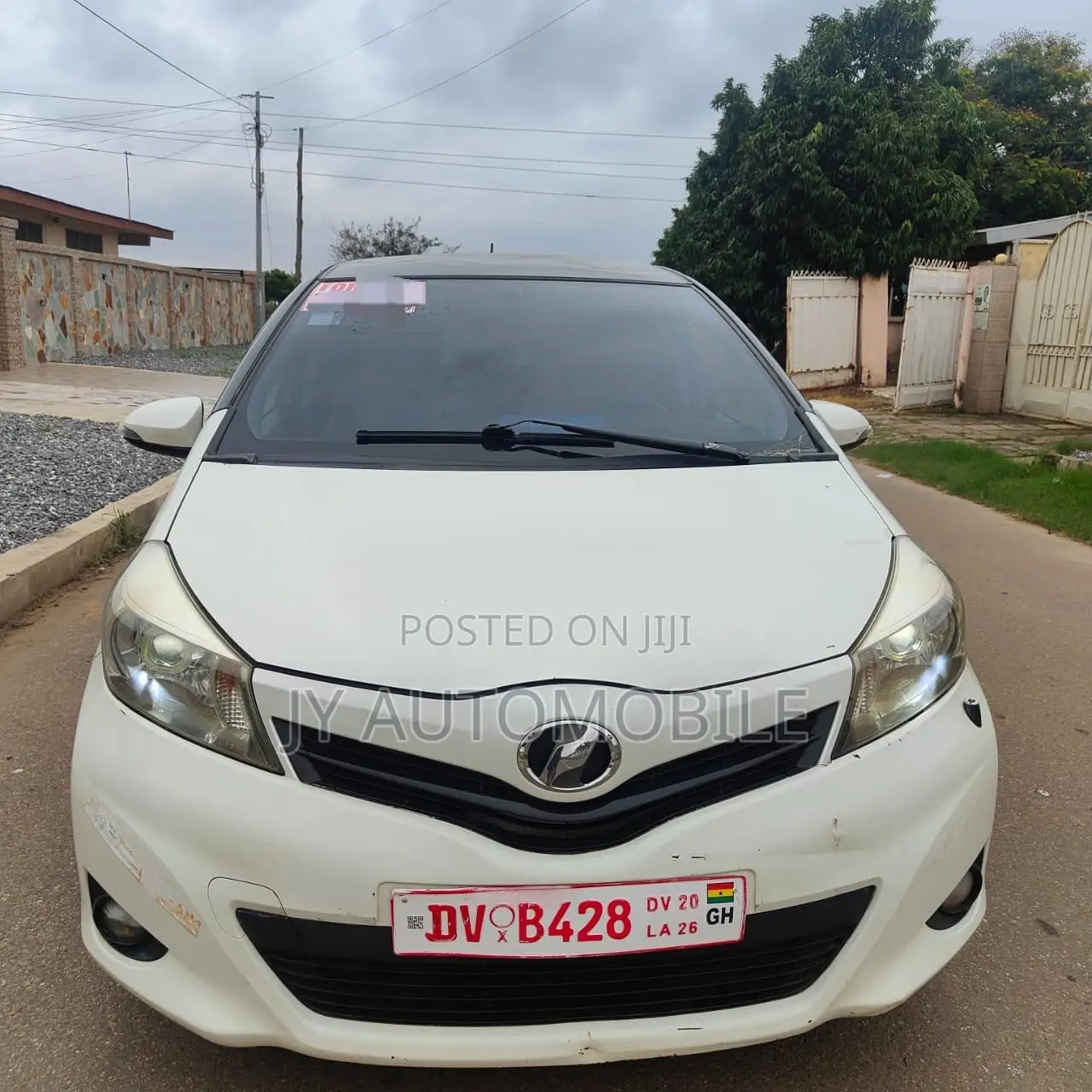 Toyota Vitz 2013 White