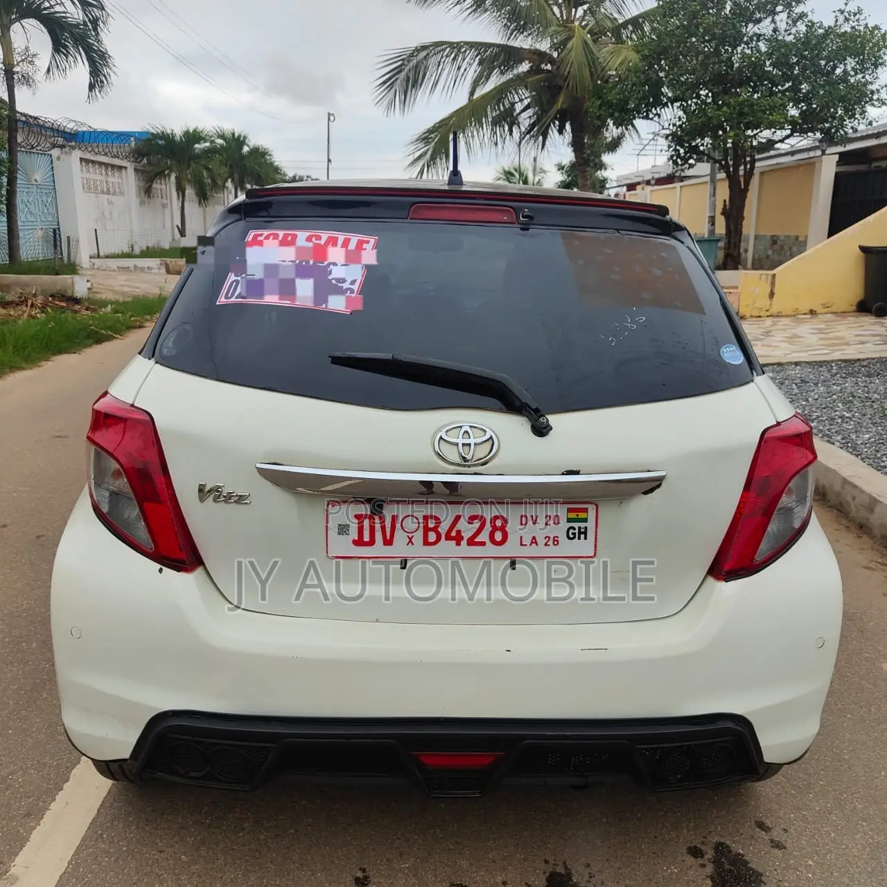 Toyota Vitz 2013 White