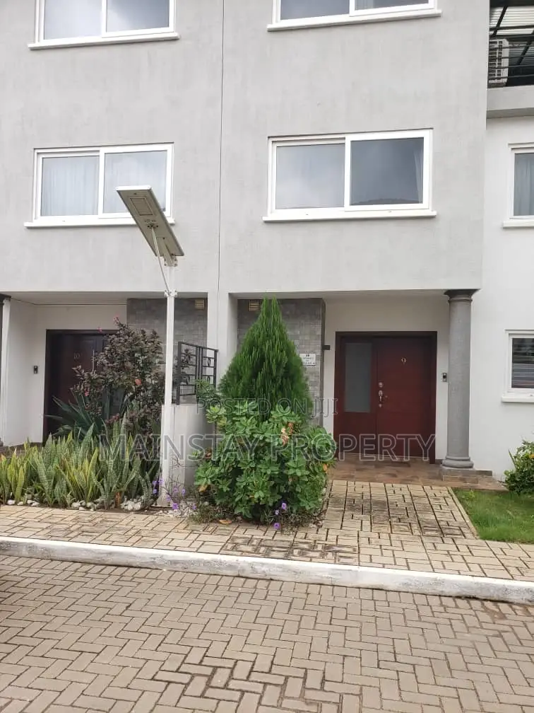 4bdrm Townhouse / Terrace in Mainstay Estates, Cantonments for rent