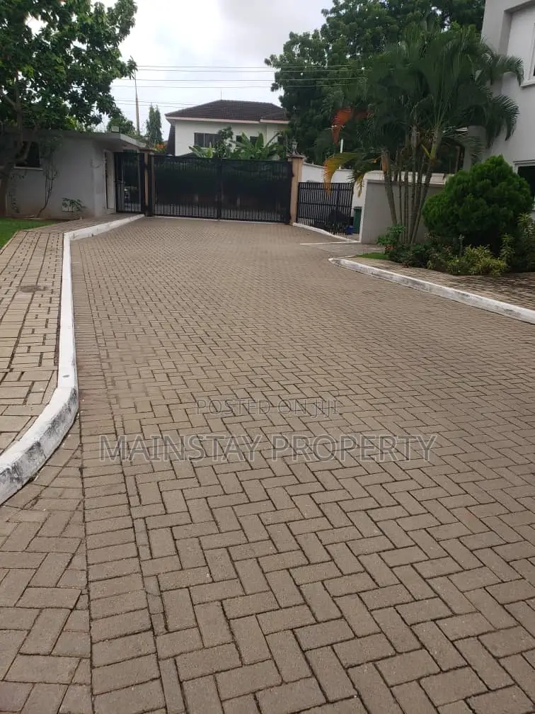 4bdrm Townhouse / Terrace in Mainstay Estates, Cantonments for rent